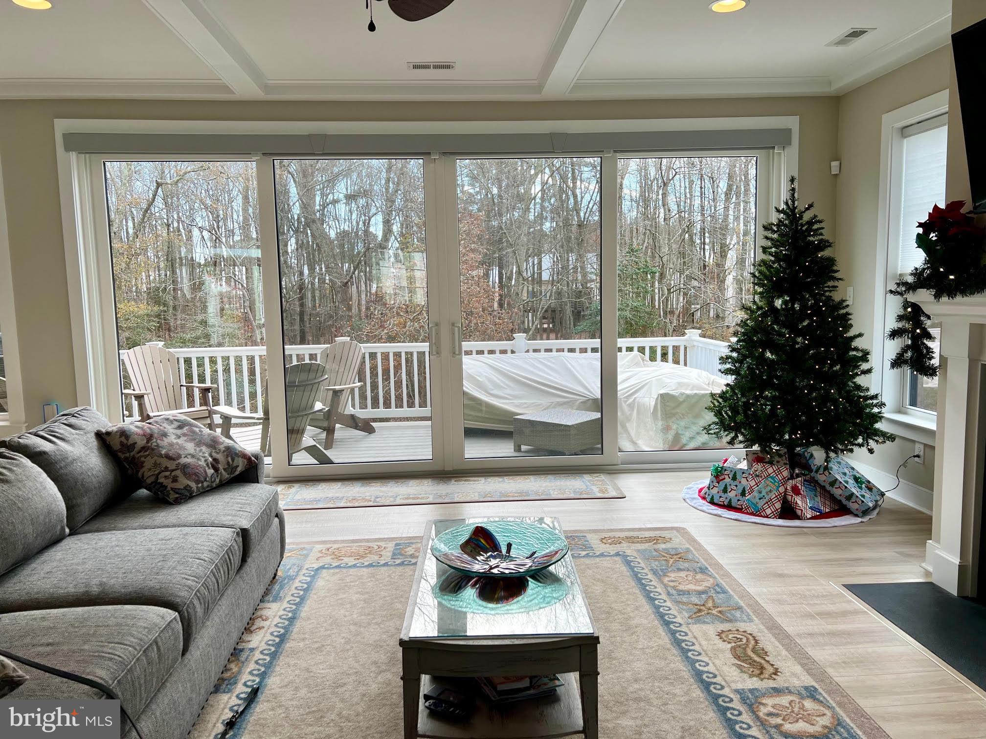 8 Larchmont Ct