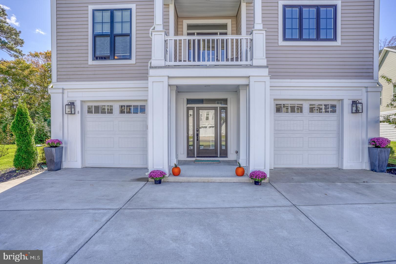 8 Larchmont Ct