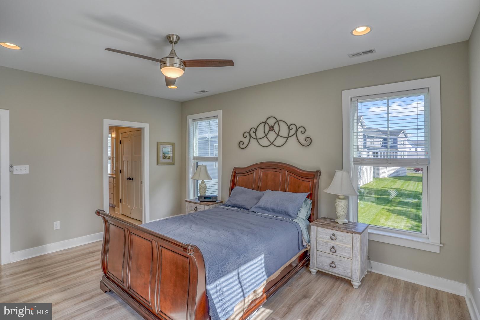 8 Larchmont Ct
