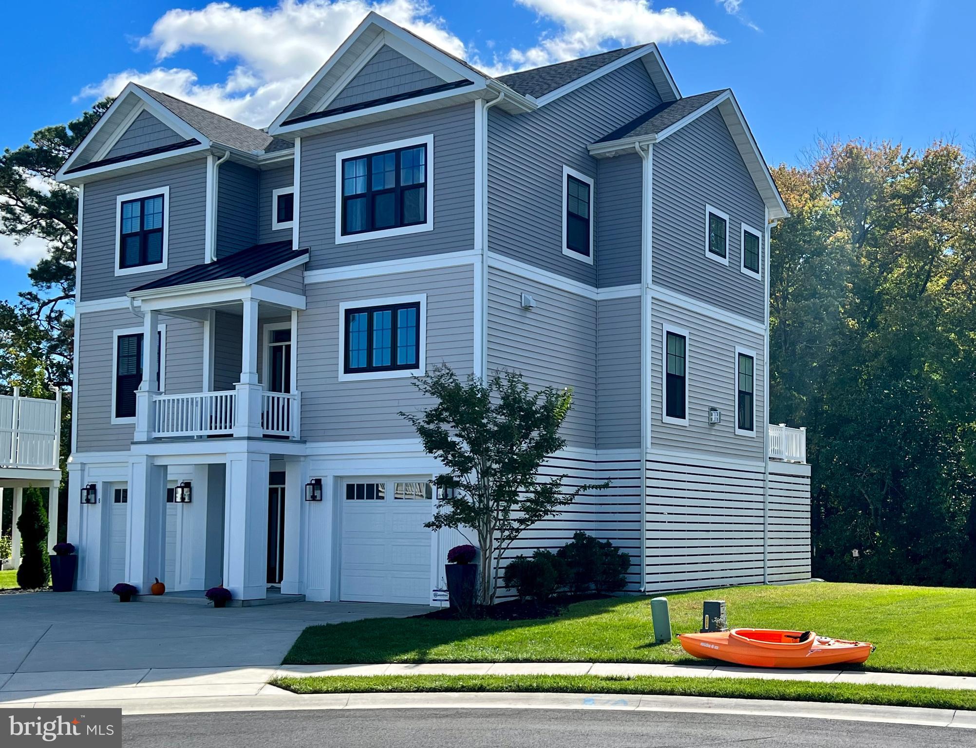 8 Larchmont Ct
