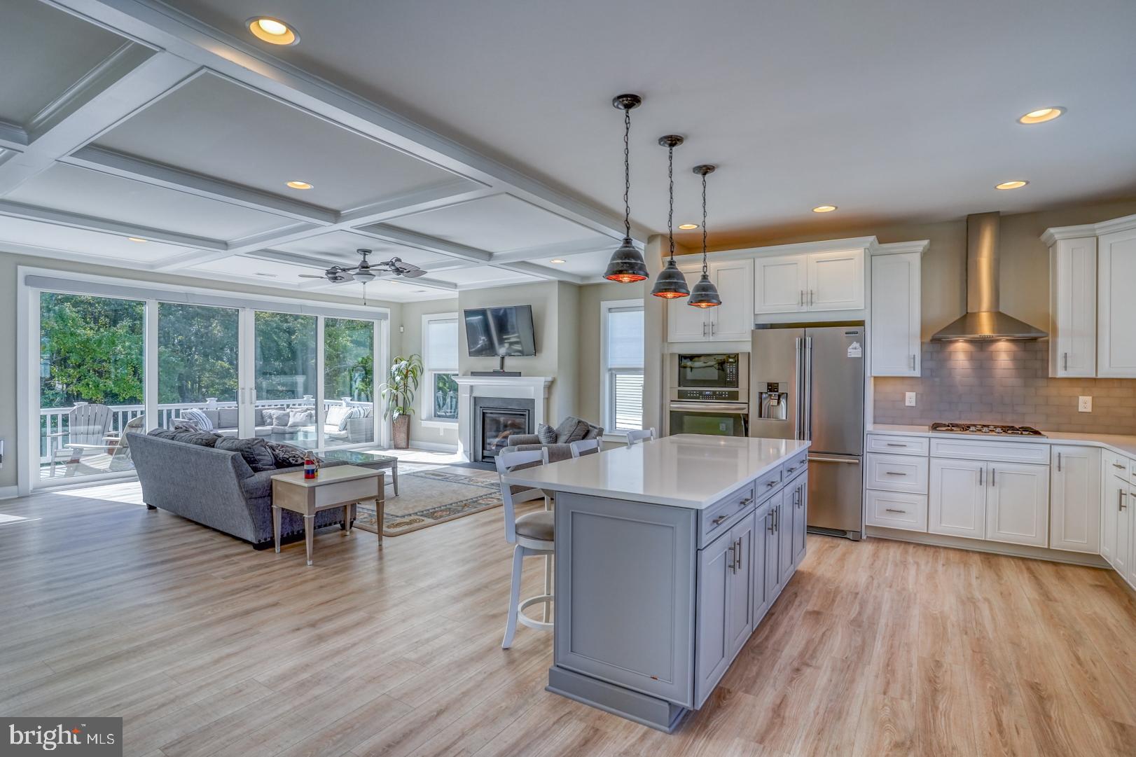 8 Larchmont Ct