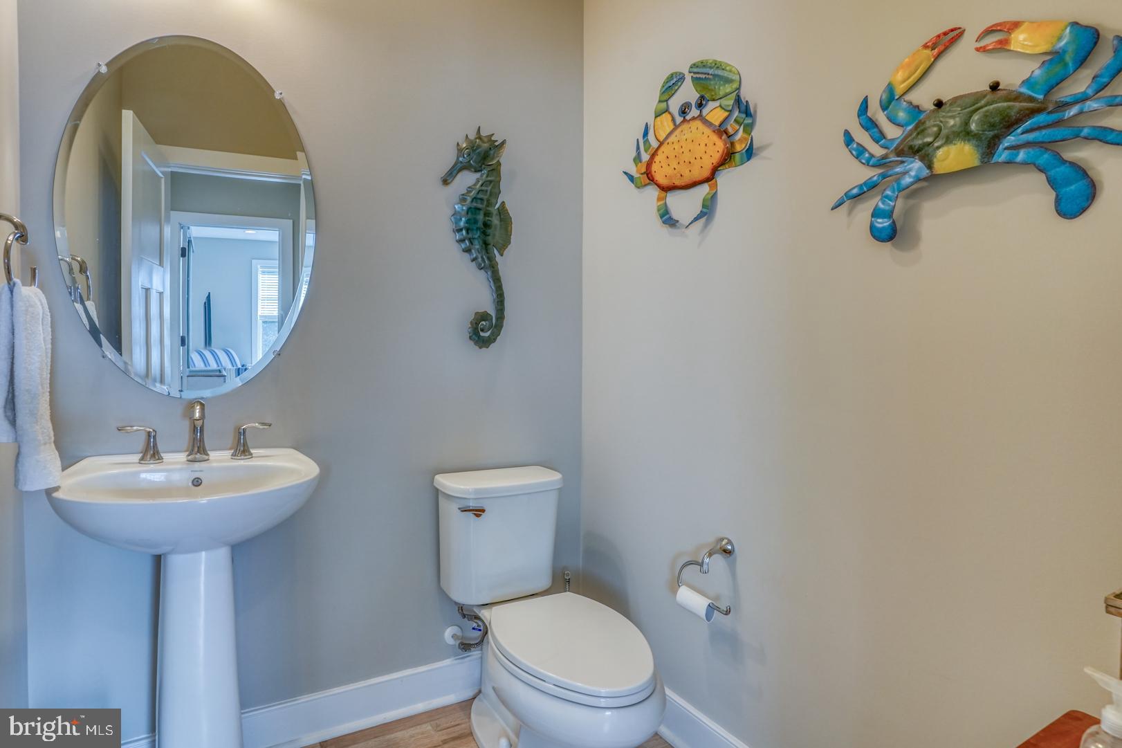 8 Larchmont Ct
