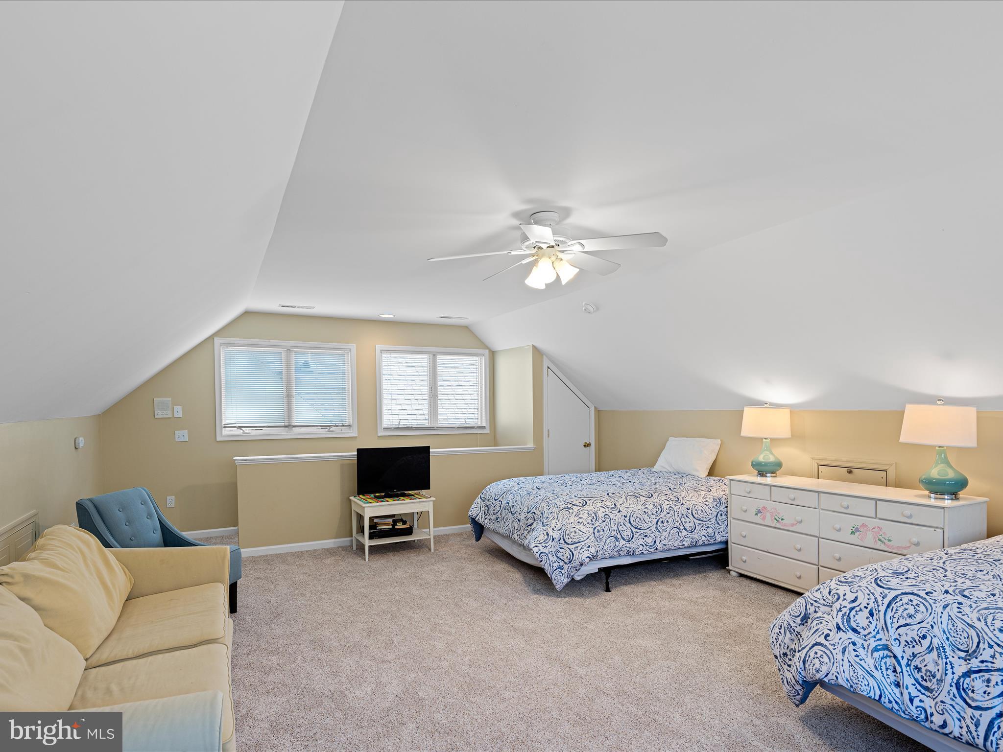 734 Deer Leap Dr #4