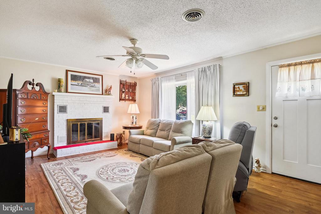63 Dorothy Cir