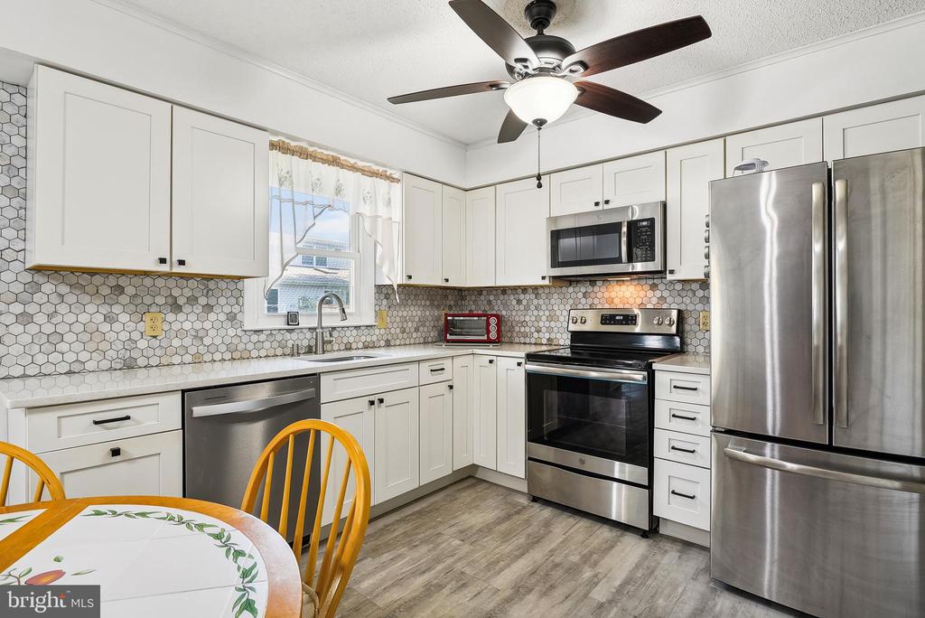 63 Dorothy Cir