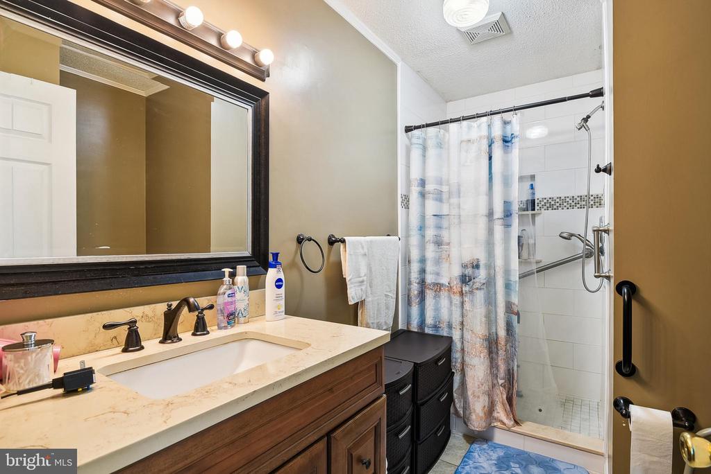 63 Dorothy Cir