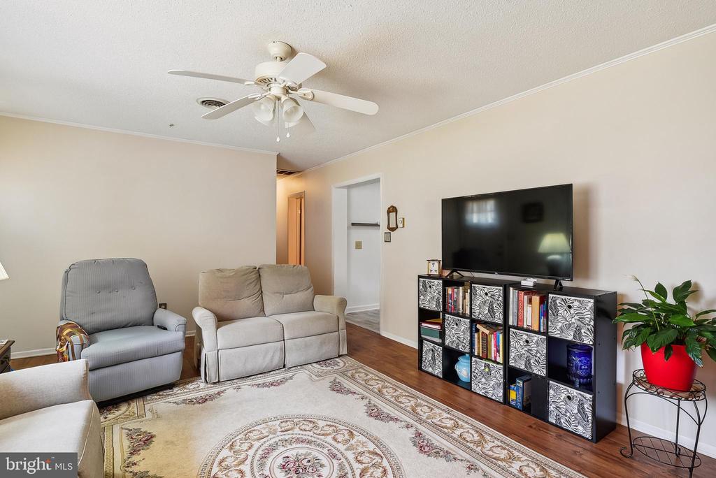 63 Dorothy Cir