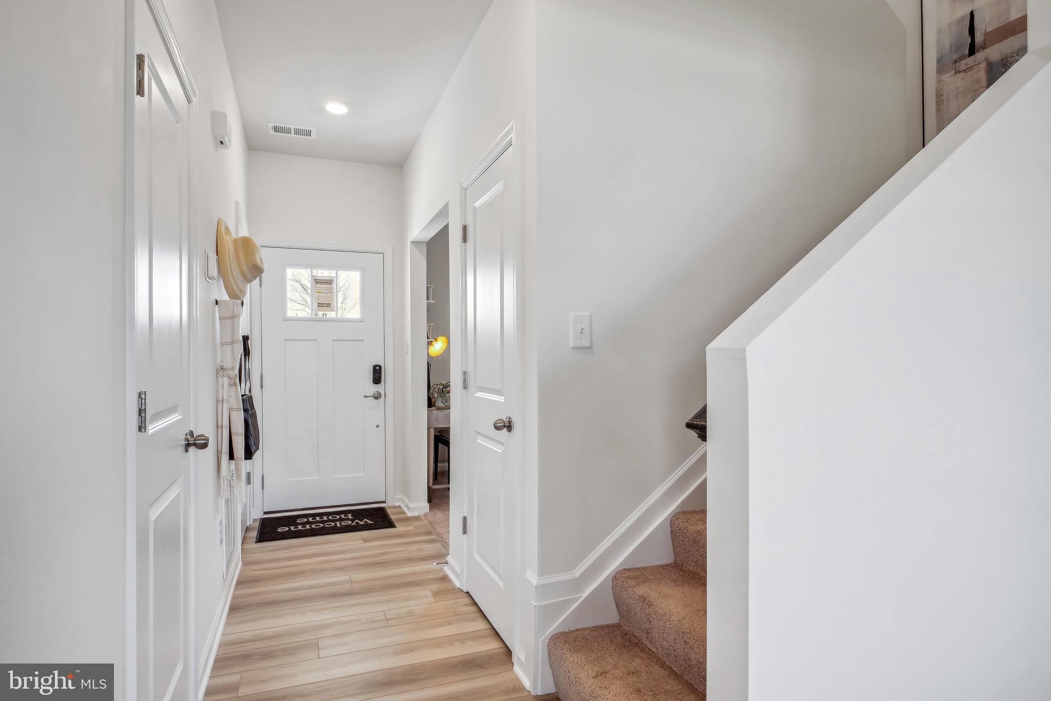 32202 Companion Way