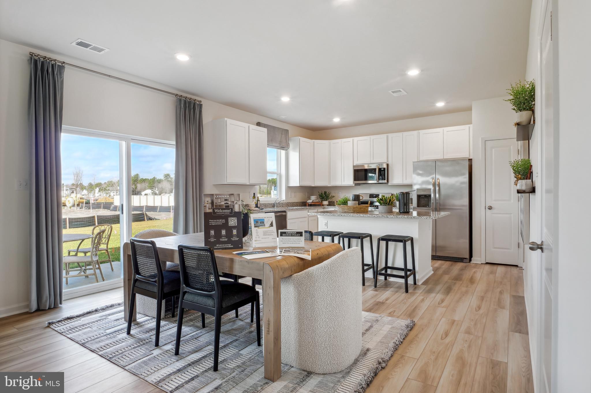 32202 Companion Way