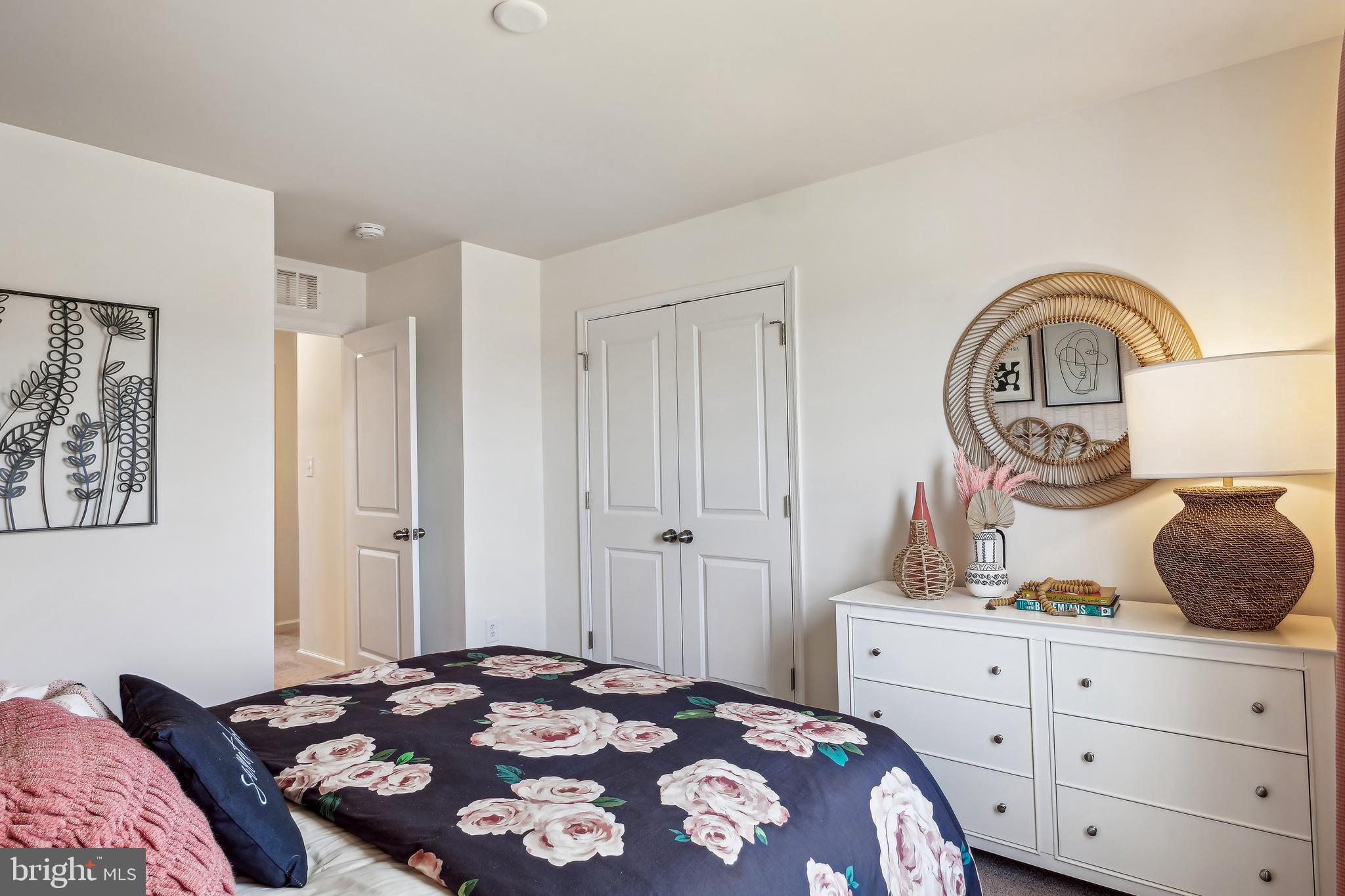32202 Companion Way