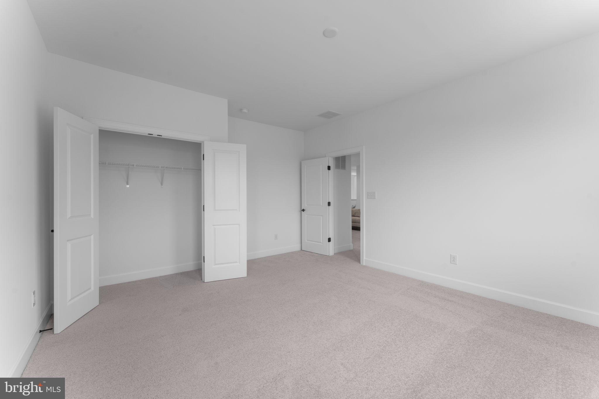 3307 Hawthorn Dr