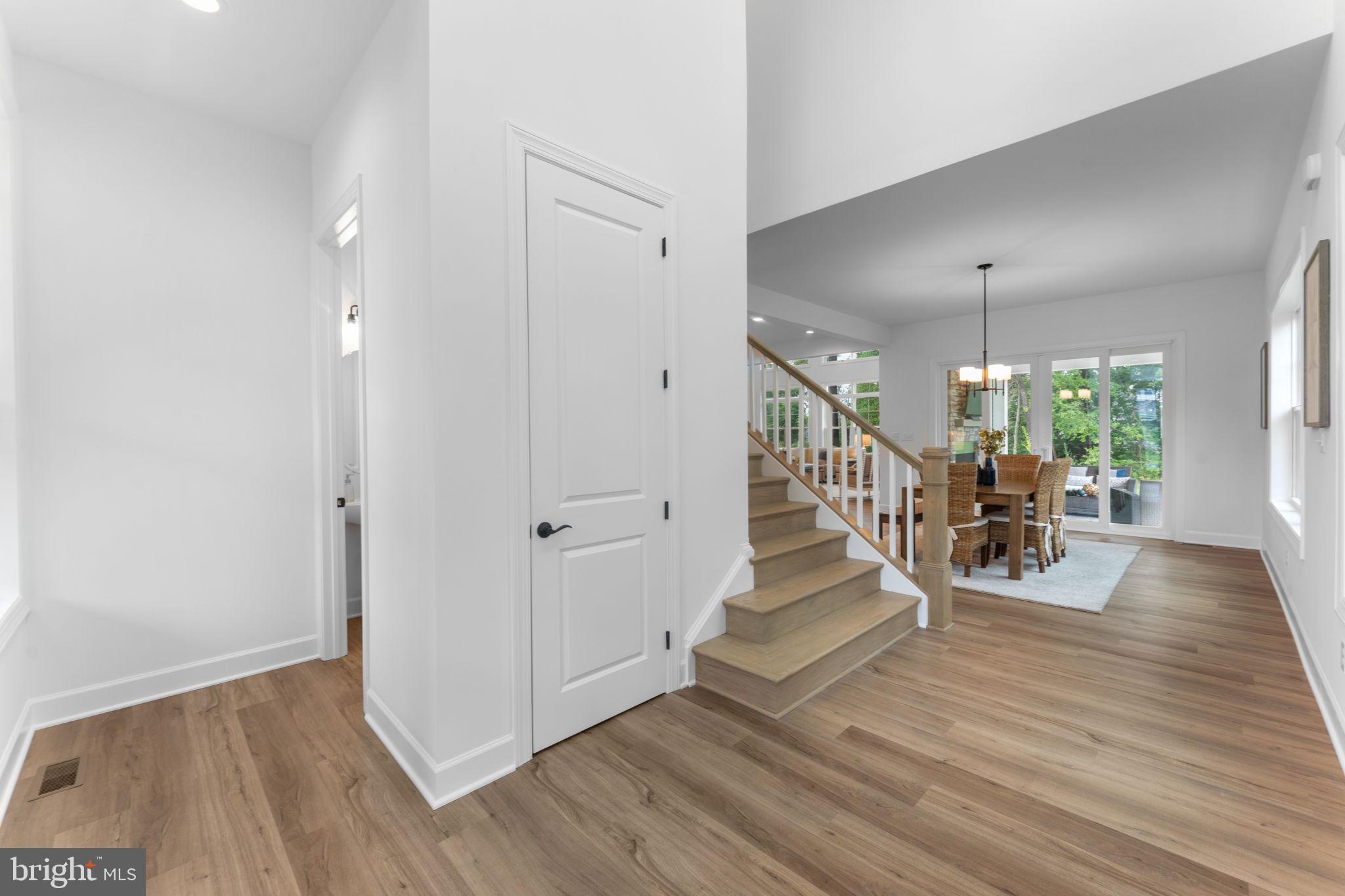 3307 Hawthorn Dr