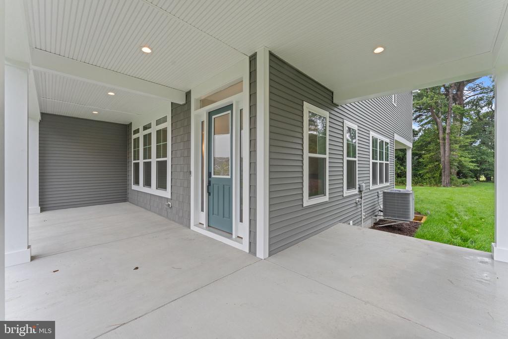 3307 Hawthorn Dr