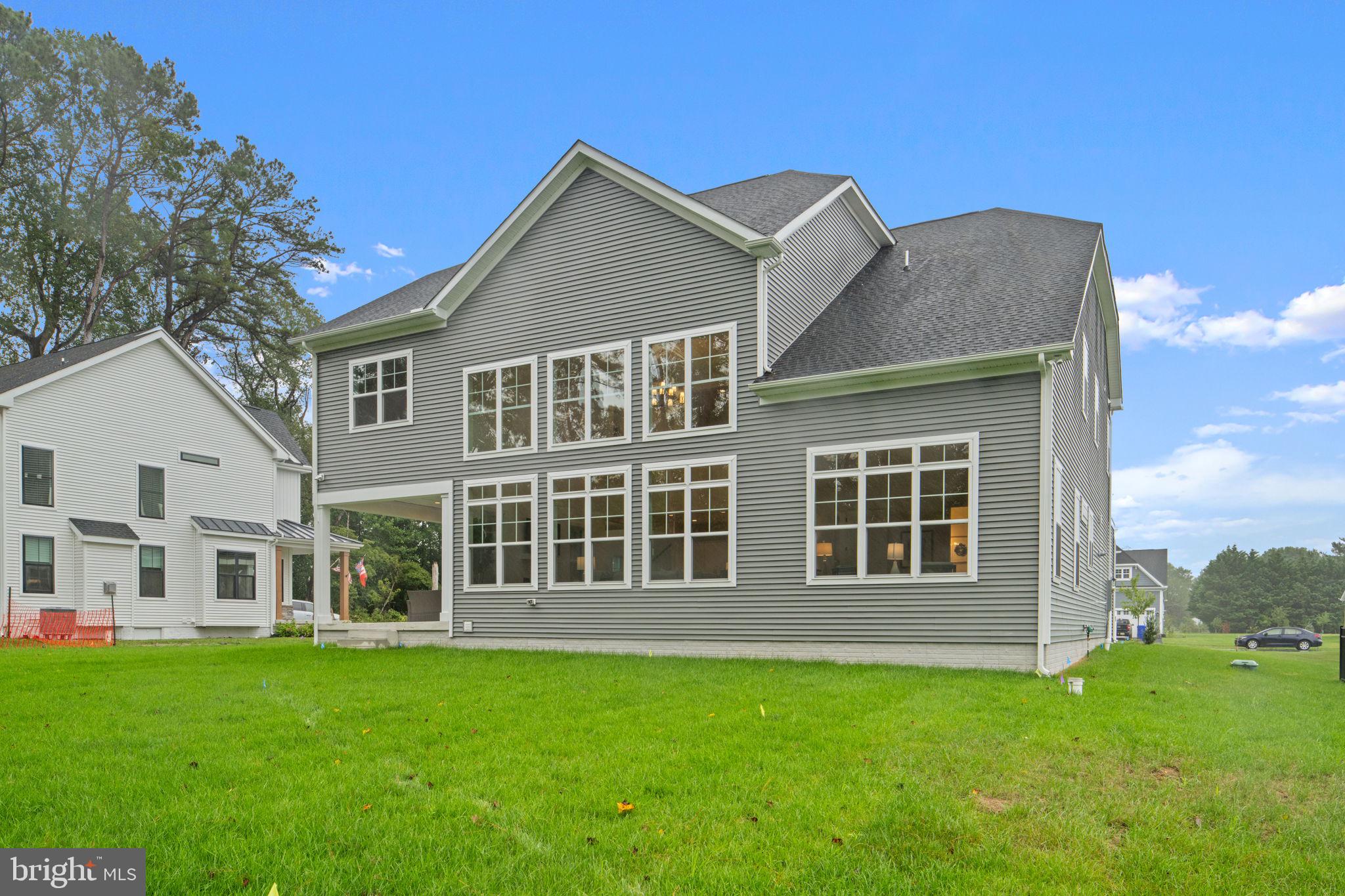 3307 Hawthorn Dr
