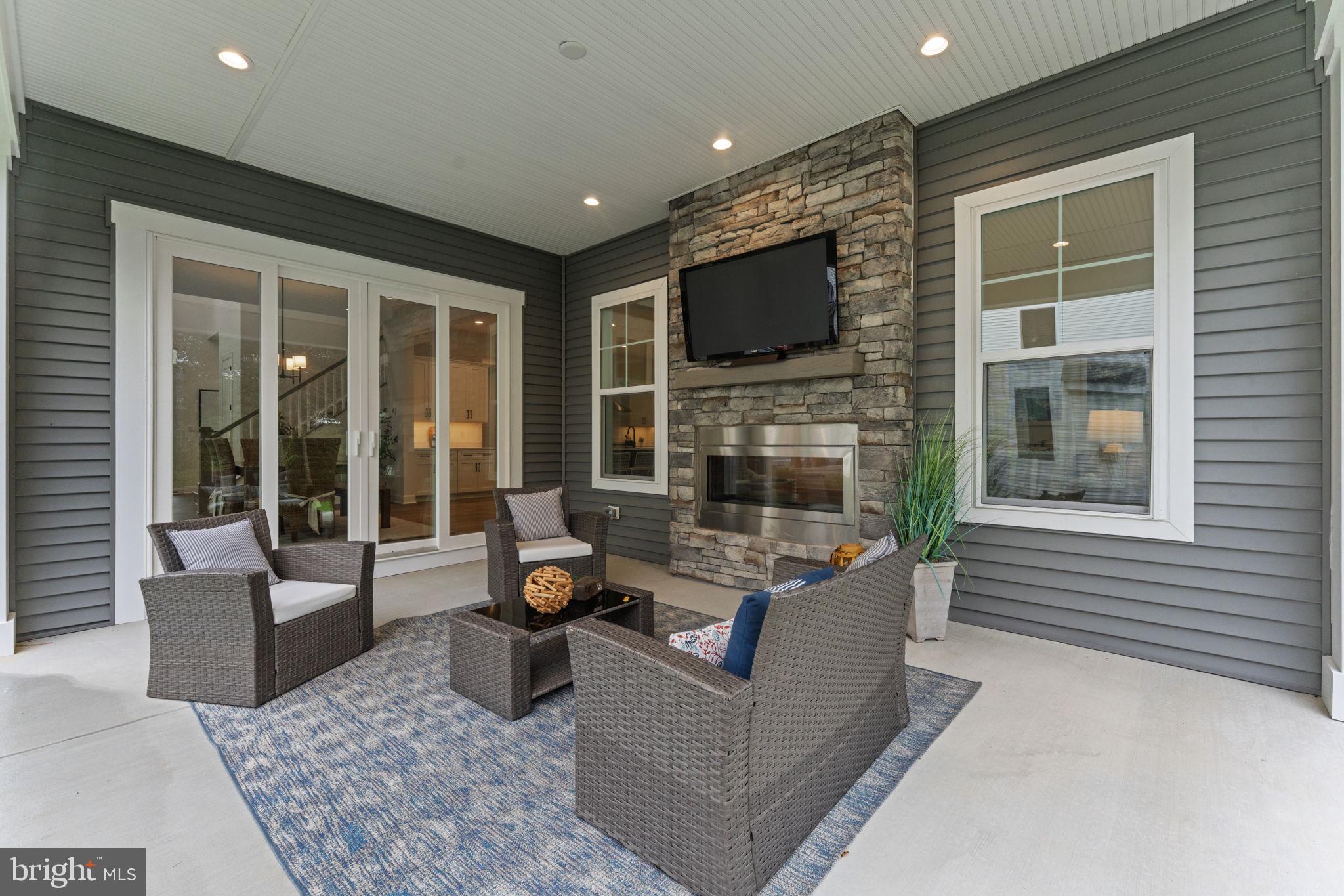 3307 Hawthorn Dr