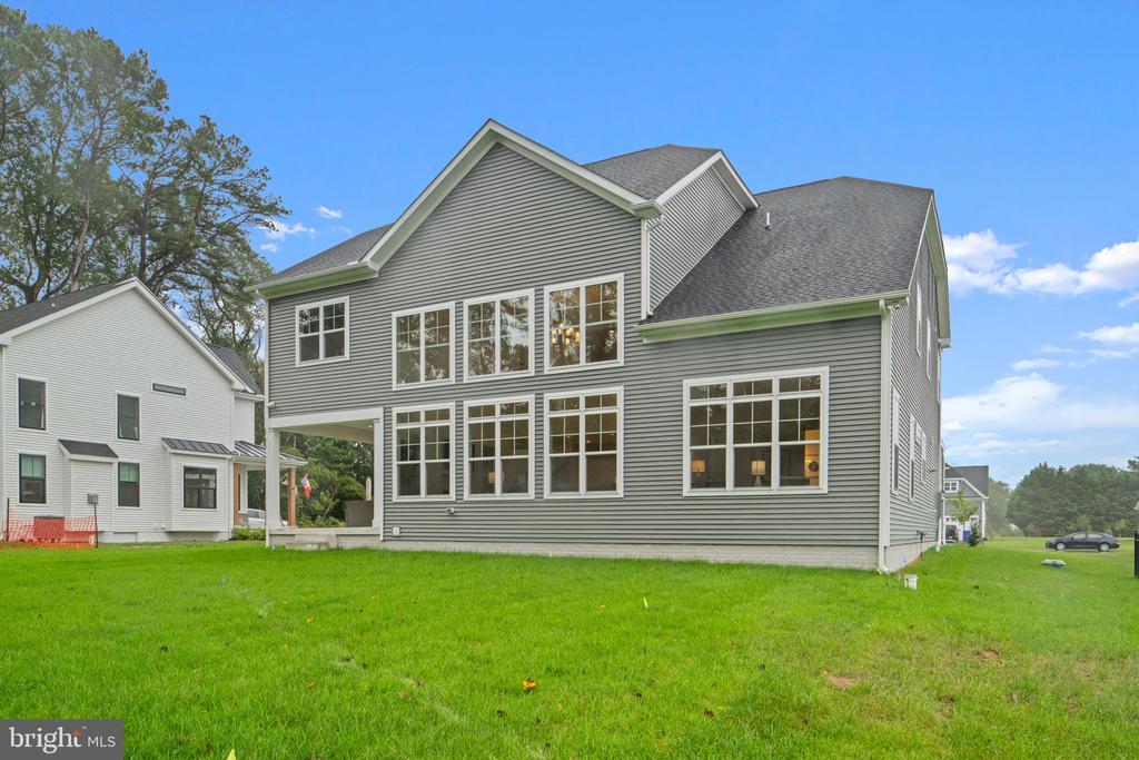 3307 Hawthorn Dr