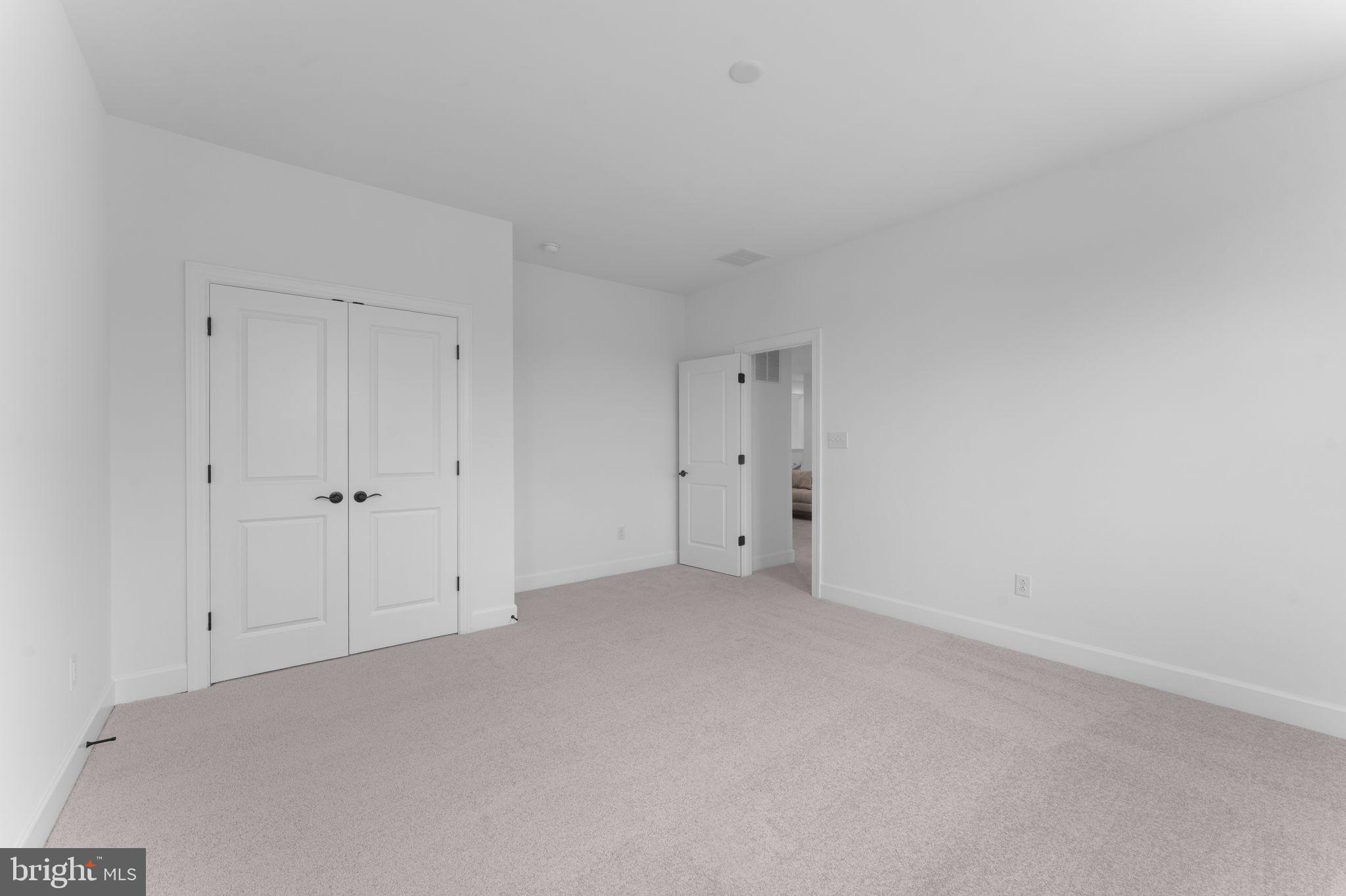3307 Hawthorn Dr