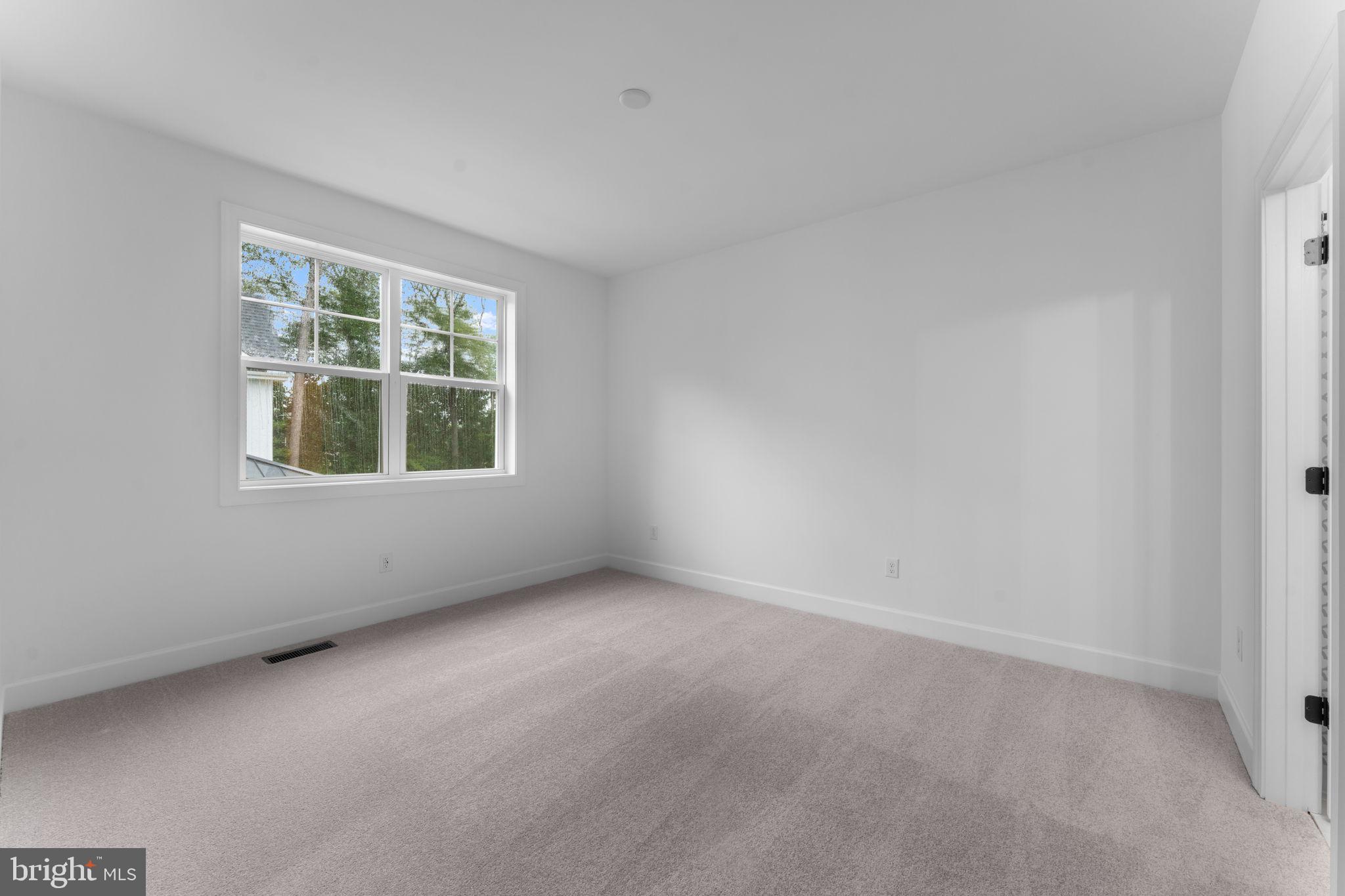 3307 Hawthorn Dr