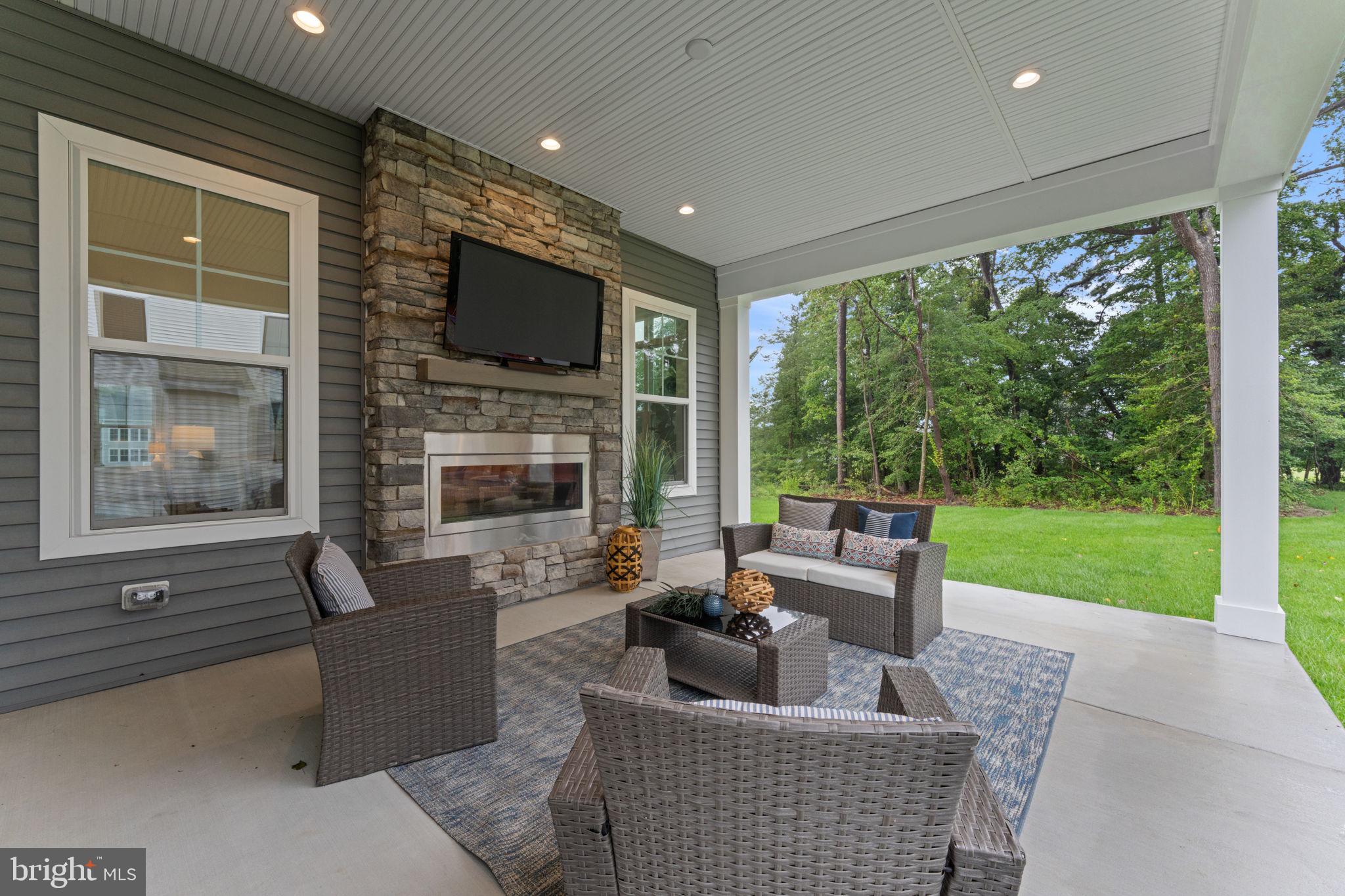 3307 Hawthorn Dr