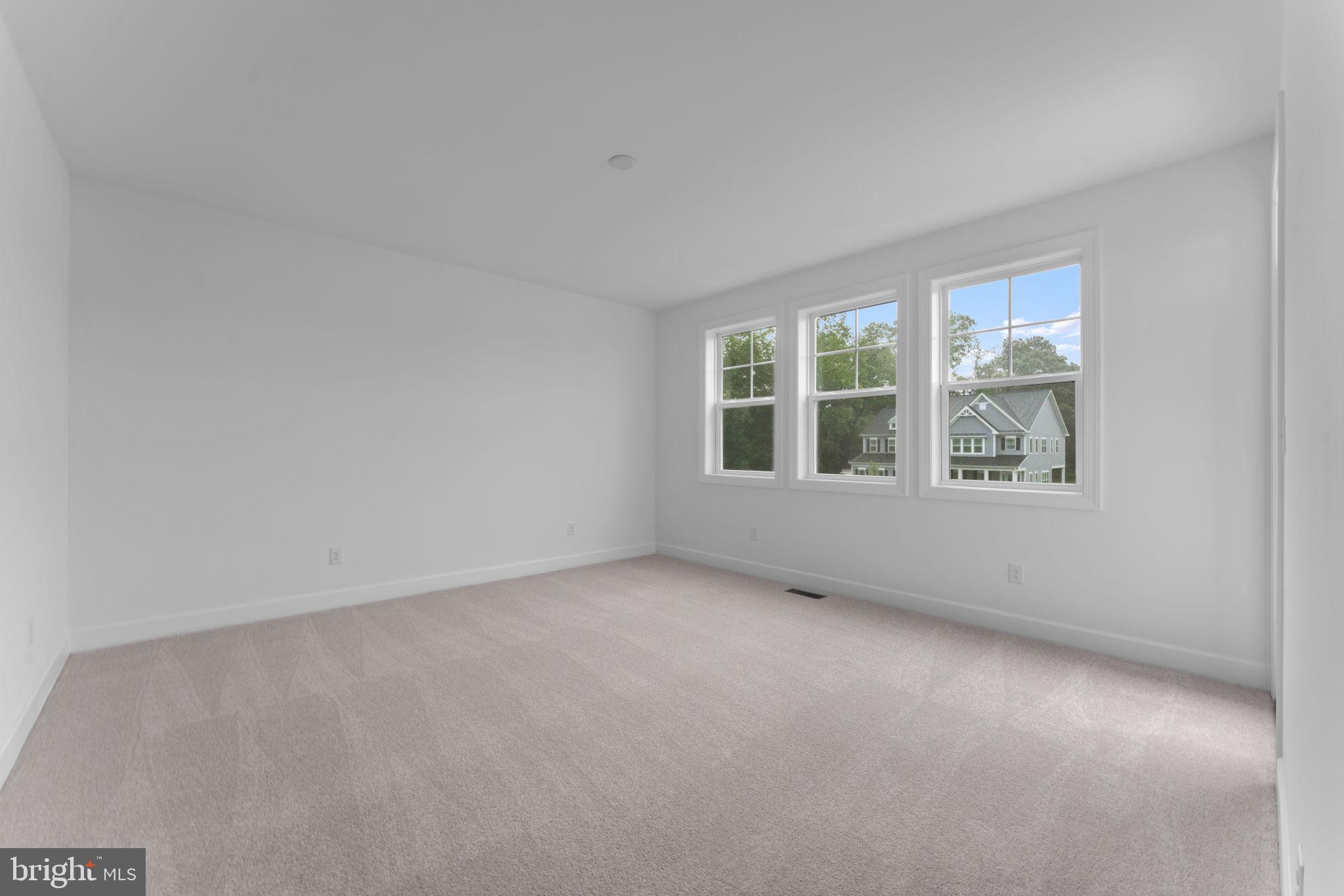 3307 Hawthorn Dr