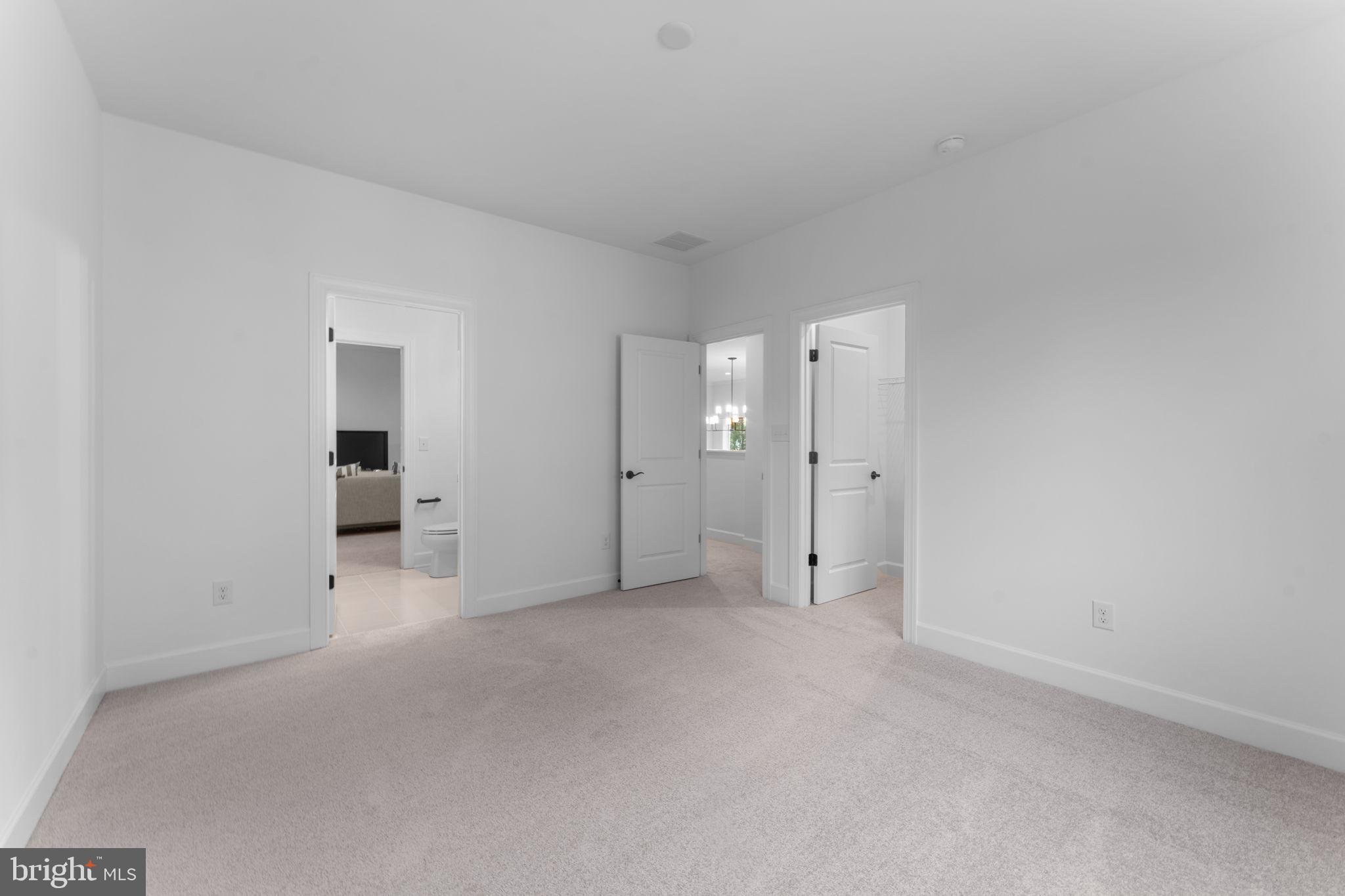 3307 Hawthorn Dr