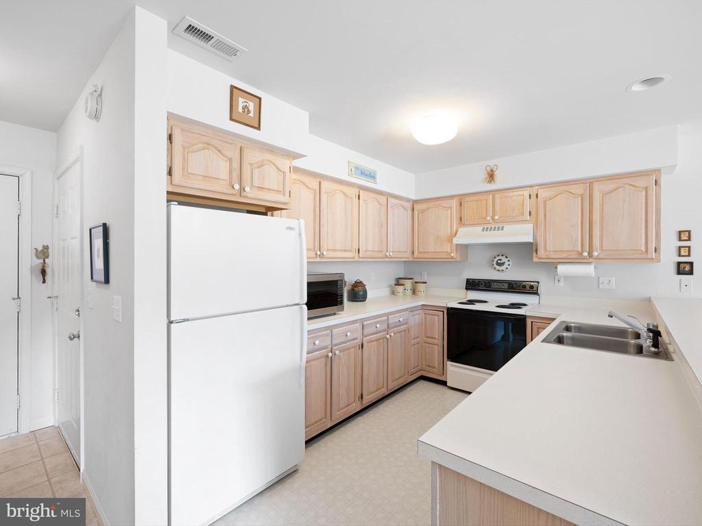 38440 Mainsail Dr #32