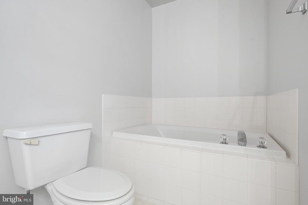 38435 Mainsail Dr #9