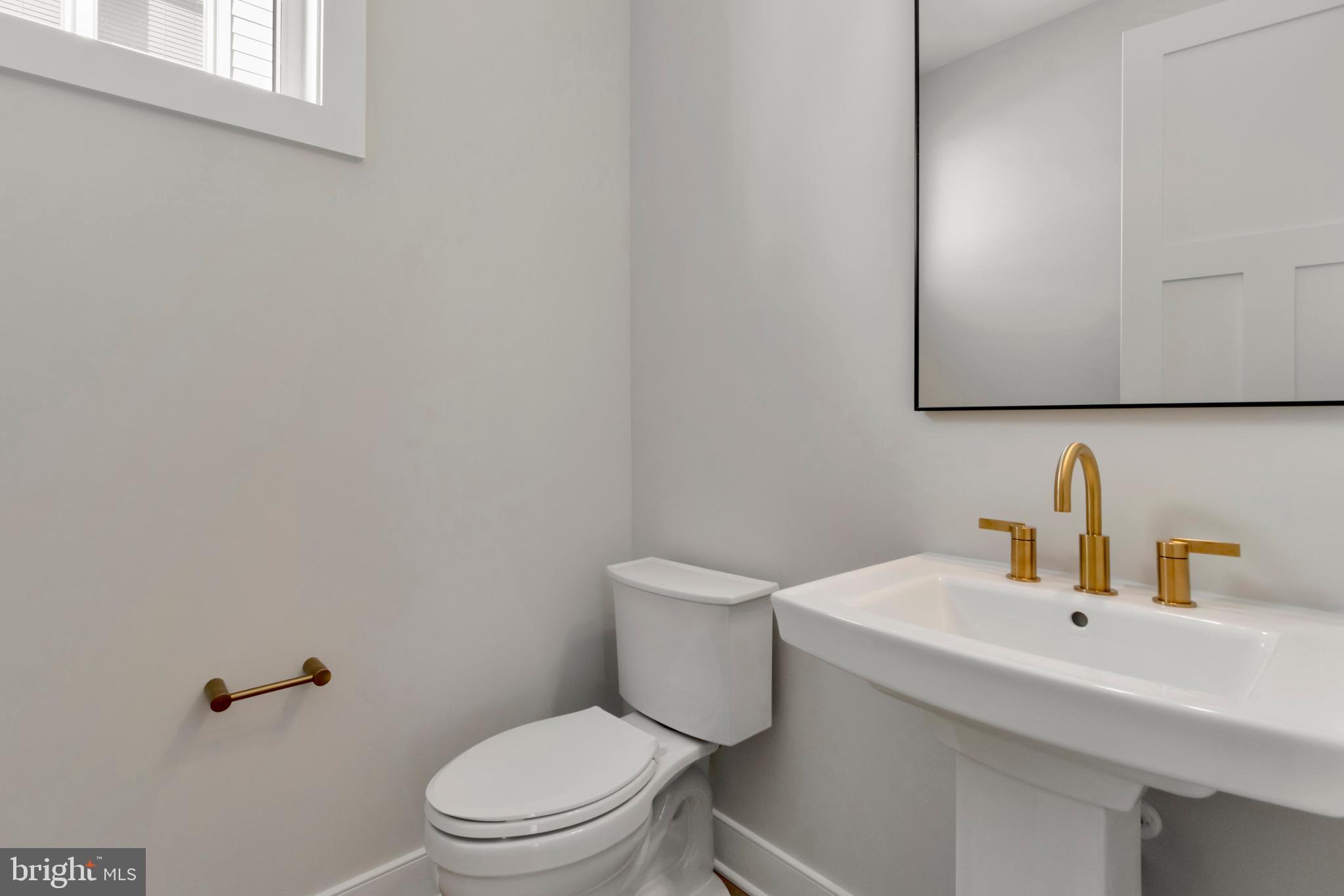 24 W ATLANTIC STREET