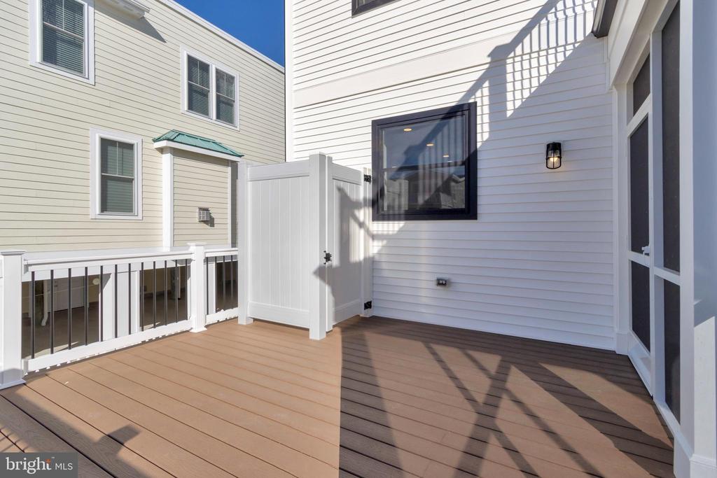 24 W ATLANTIC STREET