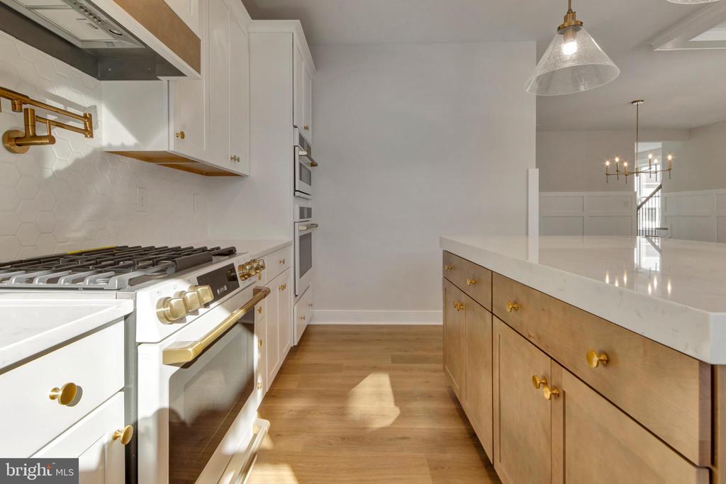 24 W ATLANTIC STREET