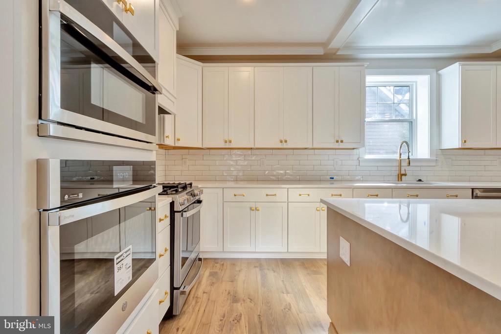 655 BETHANY LOOP