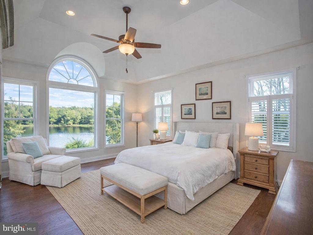 132 W SHORE DRIVE