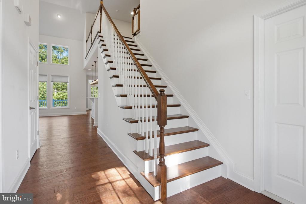 132 W SHORE DRIVE