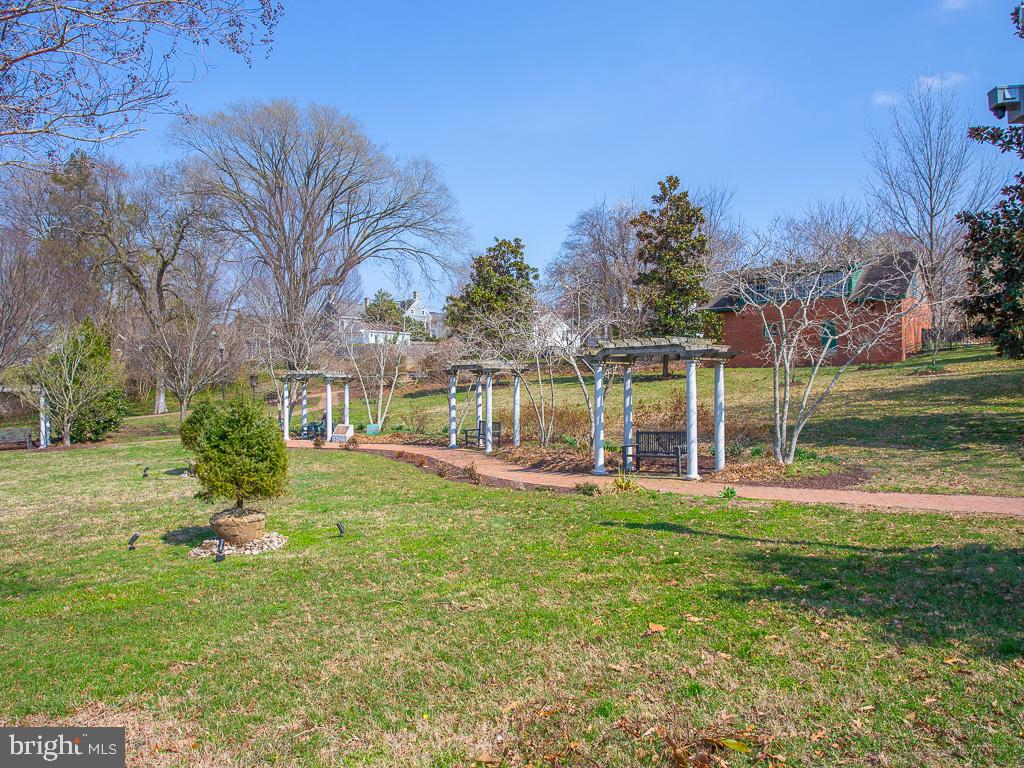 132 W SHORE DRIVE