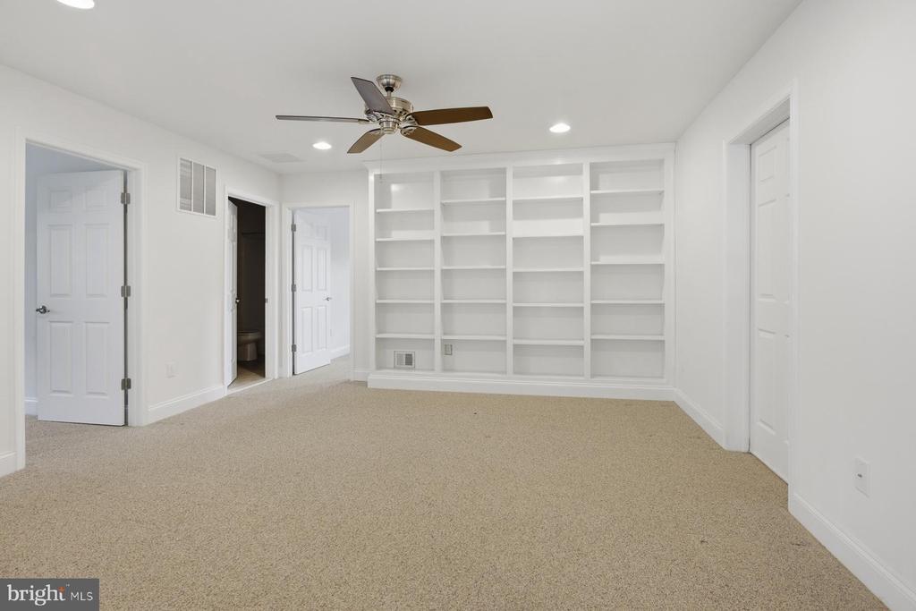 132 W SHORE DRIVE