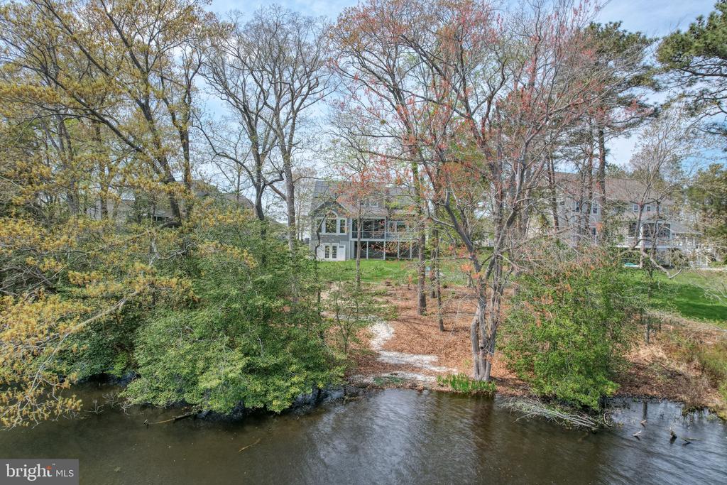 132 W SHORE DRIVE