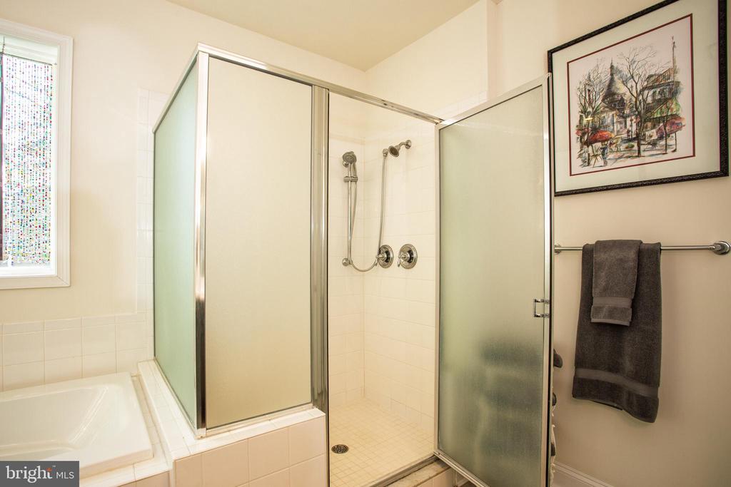 132 W SHORE DRIVE