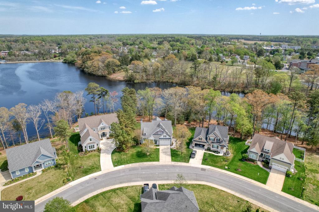 132 W SHORE DRIVE