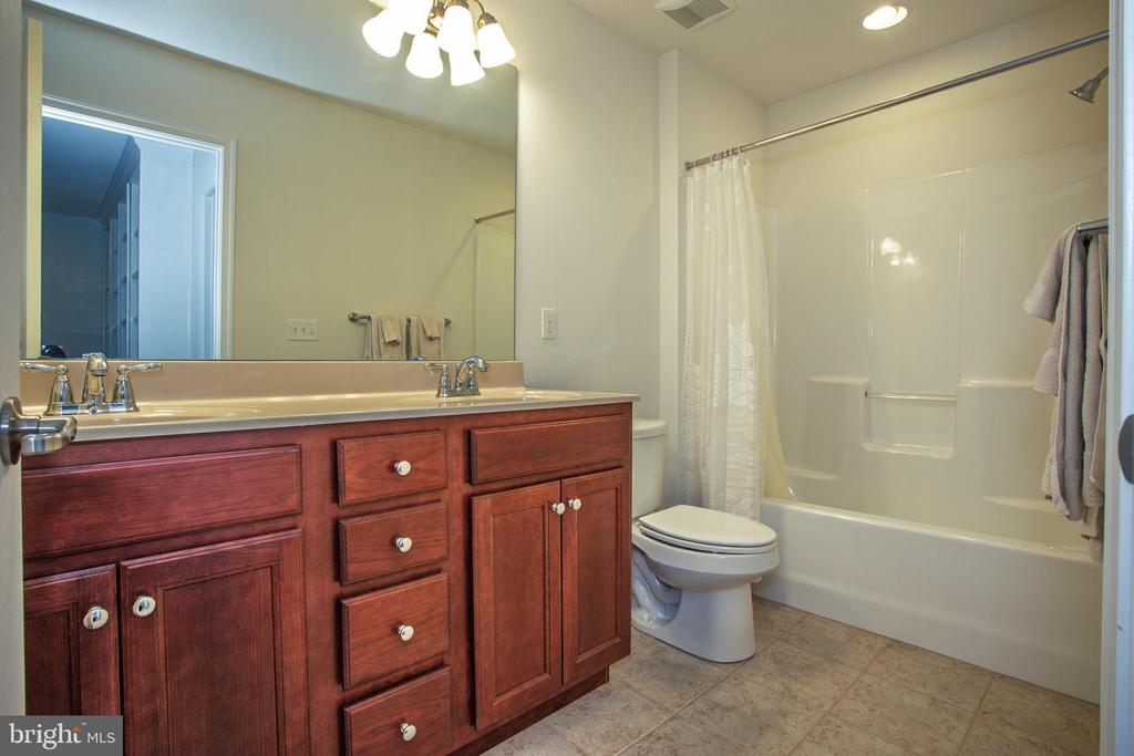 132 W SHORE DRIVE
