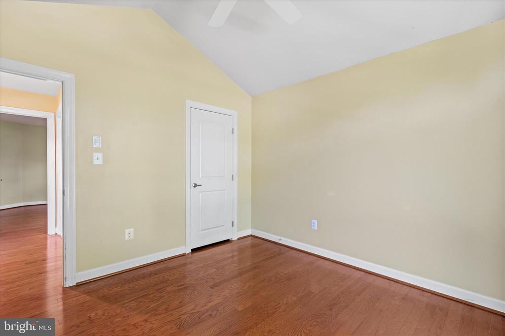 36346 REDSTART COURT