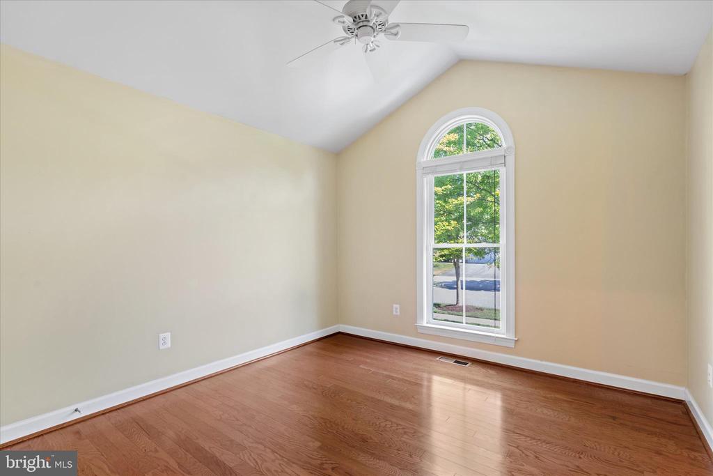 36346 REDSTART COURT
