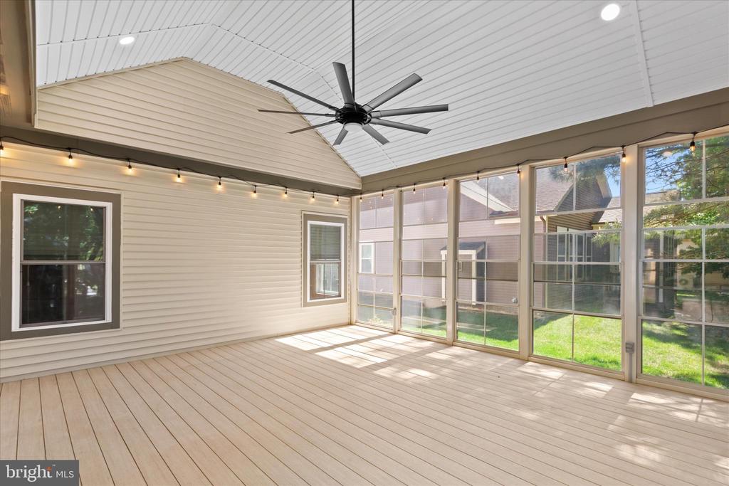 36346 REDSTART COURT