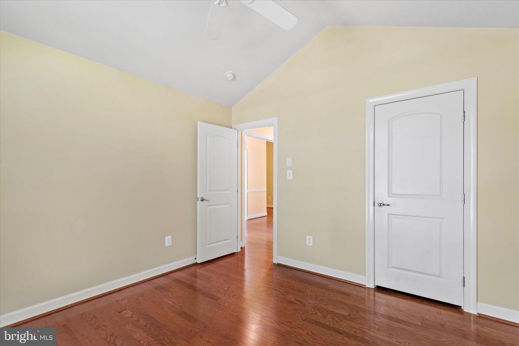 36346 REDSTART COURT