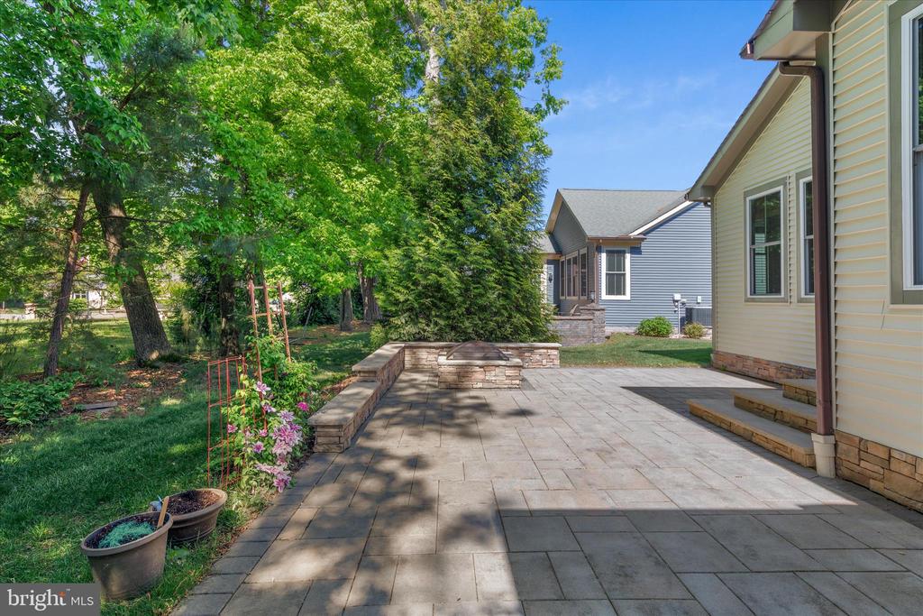 36346 REDSTART COURT
