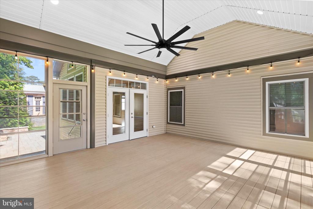 36346 REDSTART COURT