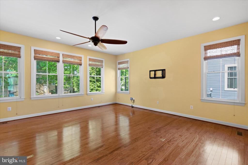 36346 REDSTART COURT