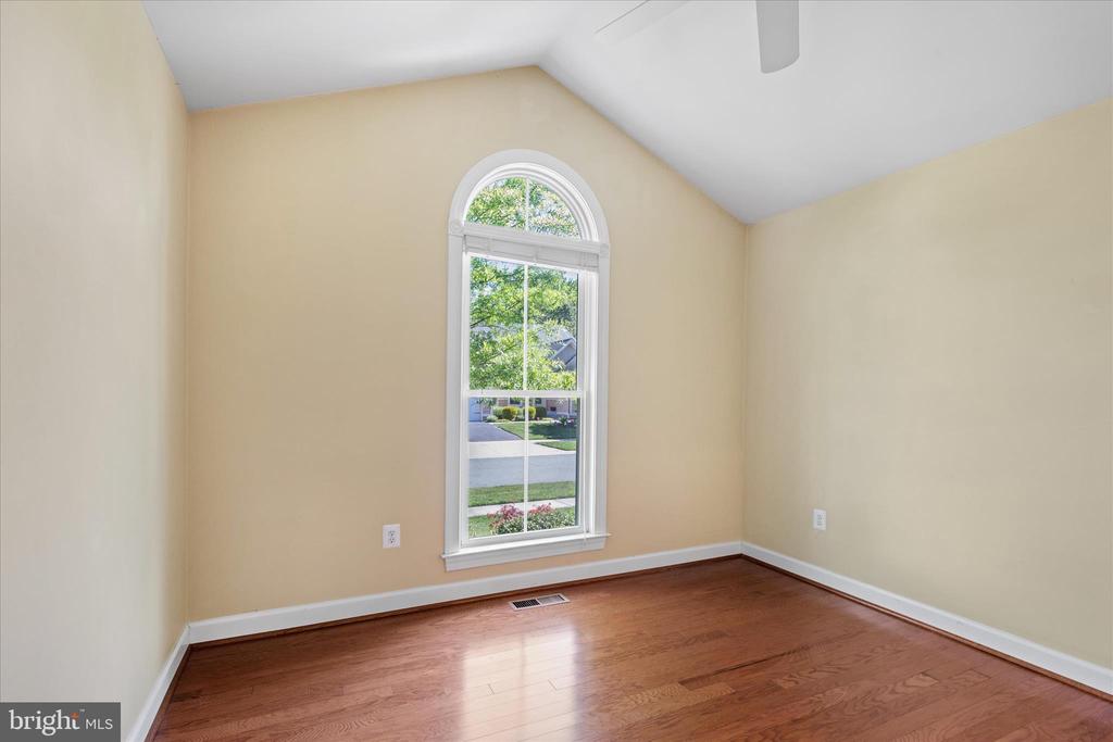 36346 REDSTART COURT