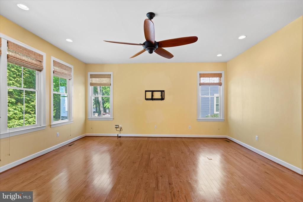 36346 REDSTART COURT
