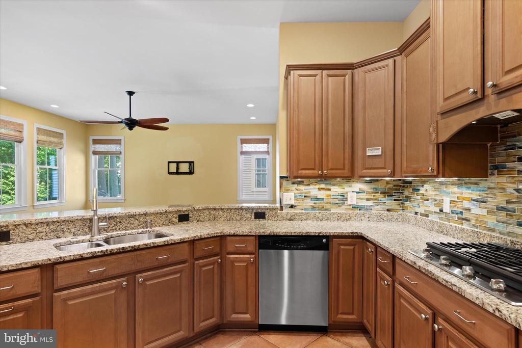 36346 REDSTART COURT