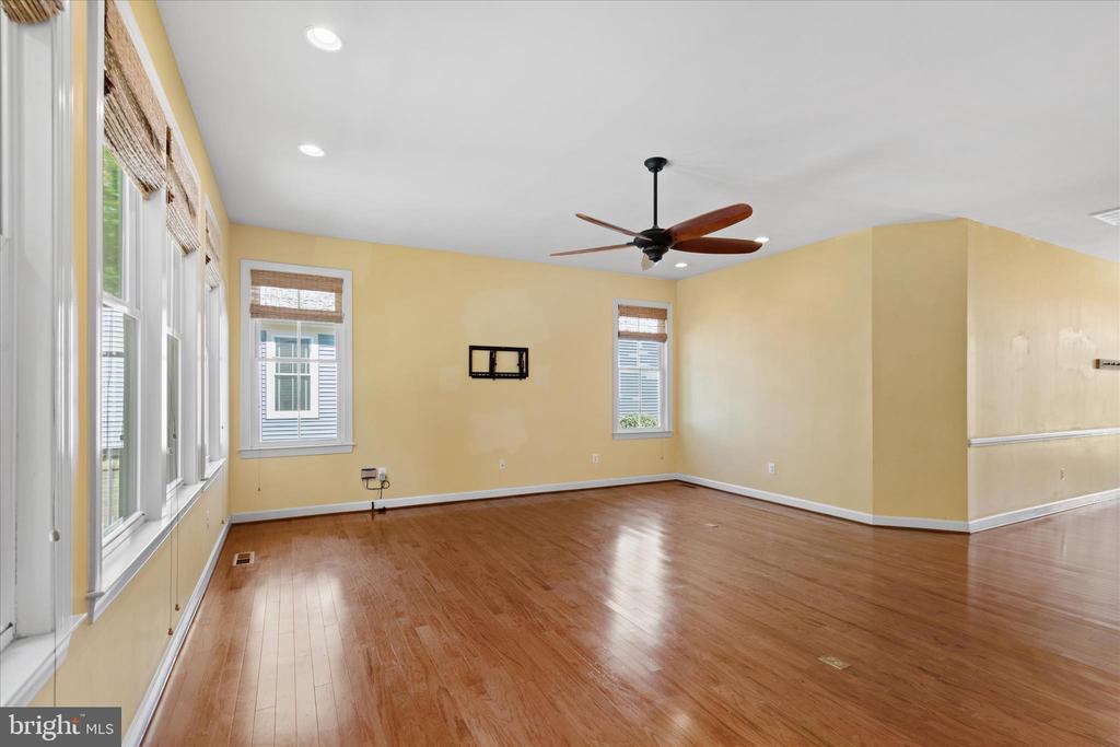 36346 REDSTART COURT